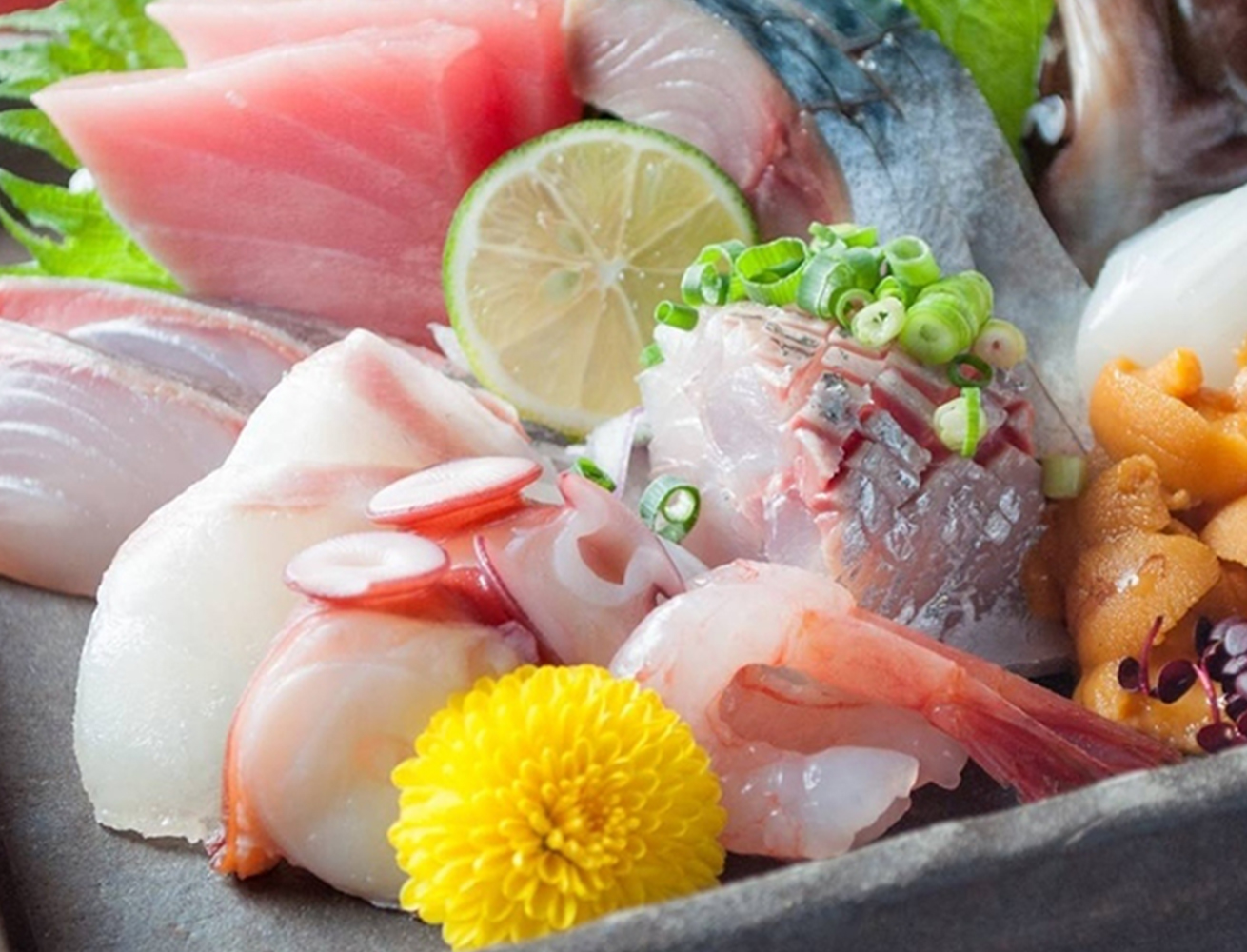 贅沢な盛り合わせ！季節ごとに変わる”活魚七点盛（1人前）
